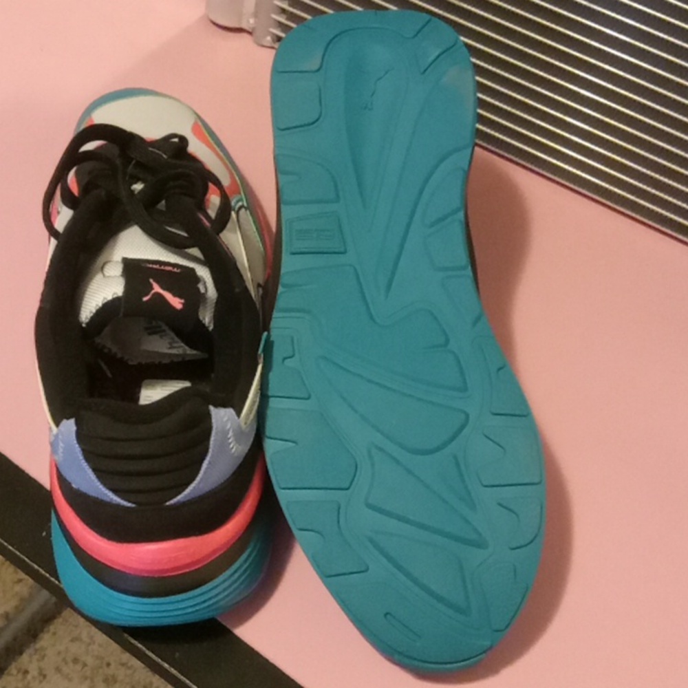 Shoes - Picture 3 of 4